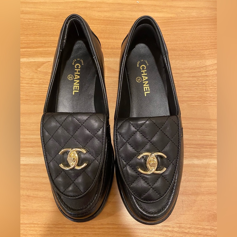 Chanel loafers size 39 (8.5)